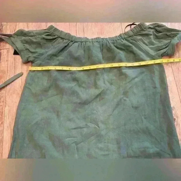 Lulu’s Green Off the shoulder blouse size medium - Picture 5 of 6